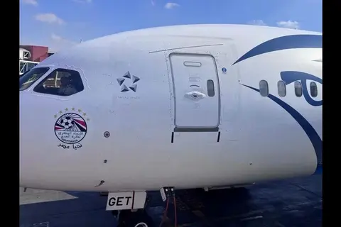 "احتفال عالمي".. سر رش المياه على الطائرة في استقبال بعثة منتخب مصر